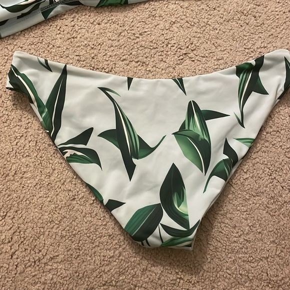 Strappy Leaf-Pattern Bikini - Picture 3 of 4